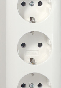 GIRA 3-G Schuko Sock  Sm P White