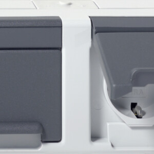 GIRA 2G Schuko Horiz  Hc Wp Sm Grey